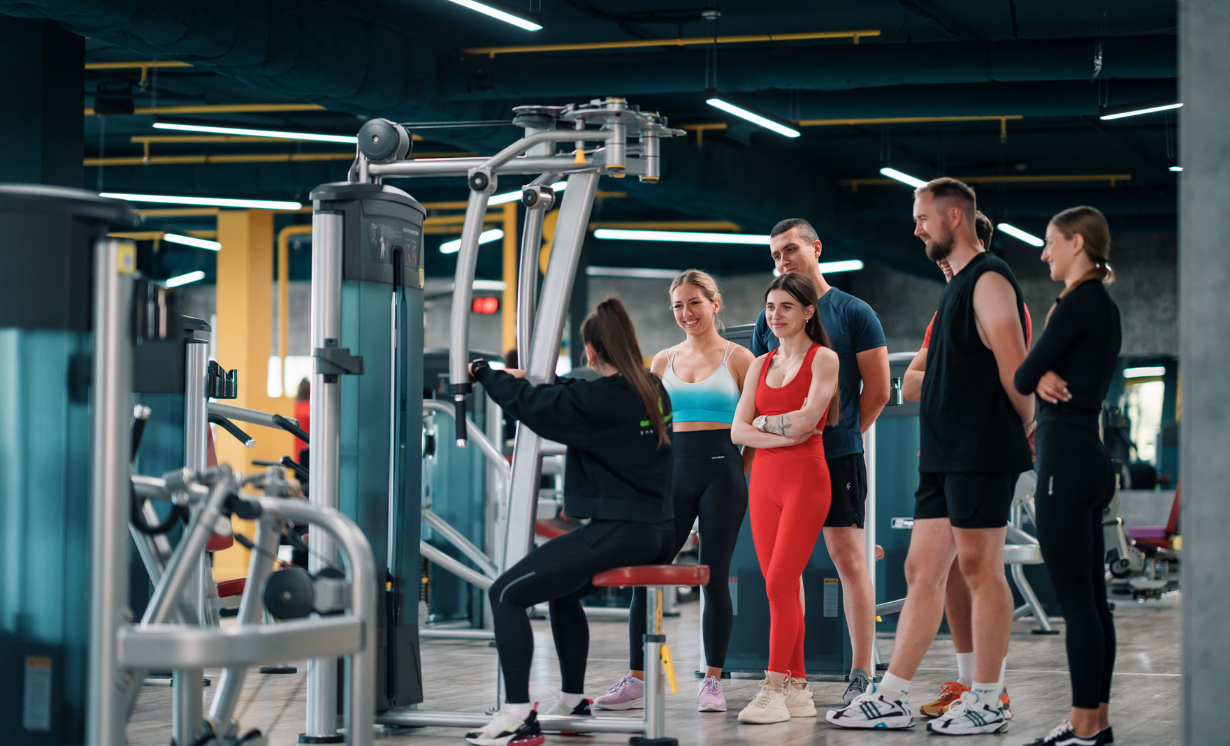 Как стать востребованным фитнес-инструктором в 2026 году: тренды, навыки и обучение