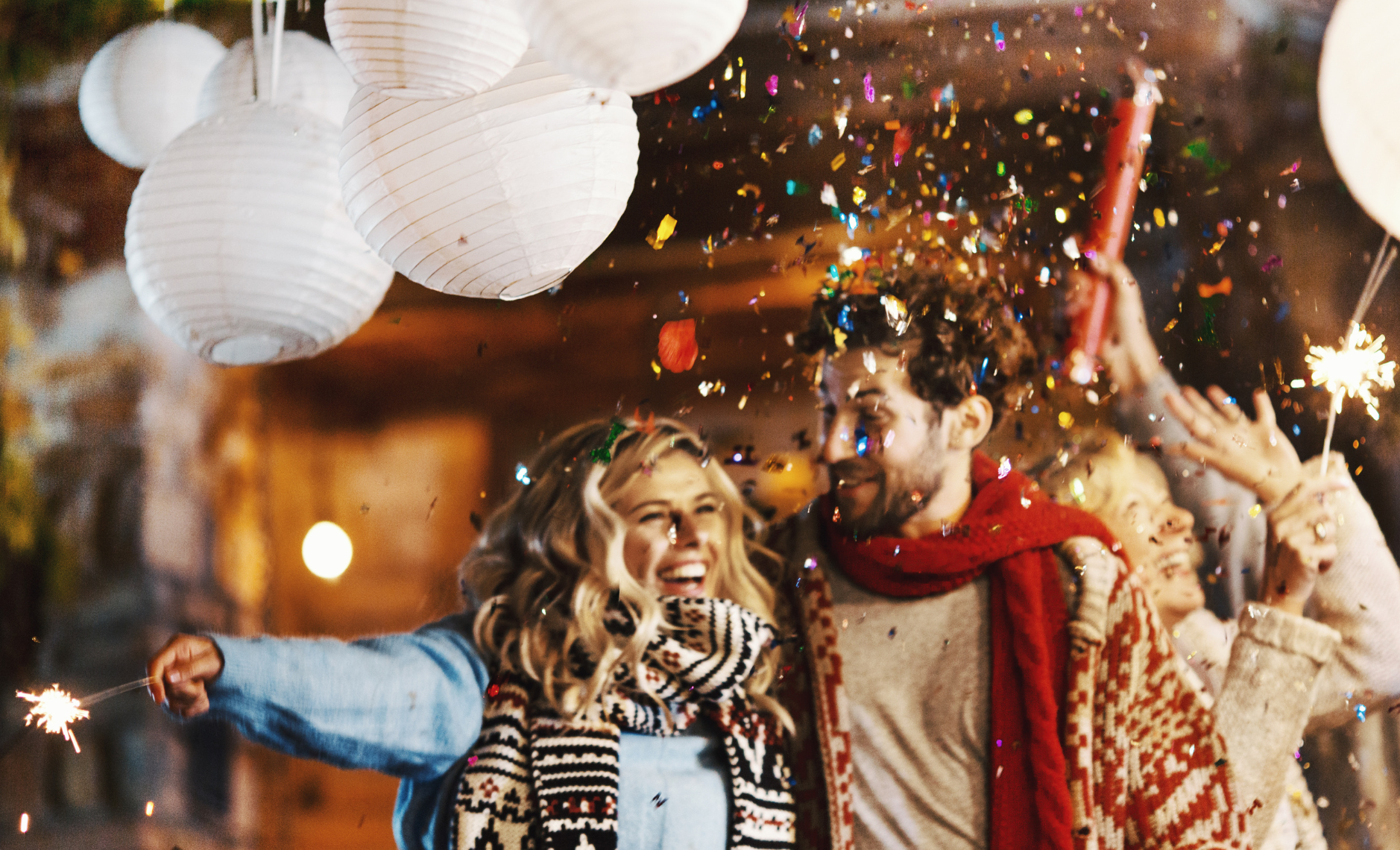 Тяжесть в животе после еды: как избежать переедания на Новый год